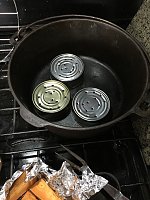 Cast iron Dutch Oven with spacers