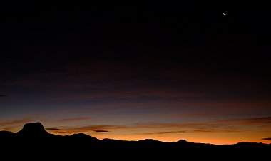 Click image for larger version

Name:	Santa Elena Sunrise w Moon.jpg
Views:	49
Size:	58.3 KB
ID:	182669
