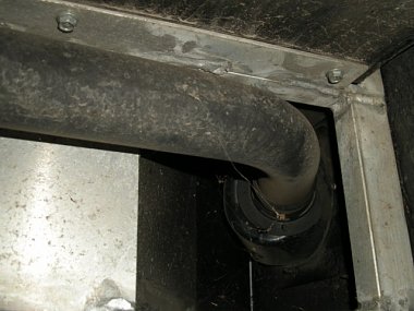 Click image for larger version

Name:	Underside of fuel filler  pipe [640x480].JPG
Views:	180
Size:	65.4 KB
ID:	5446