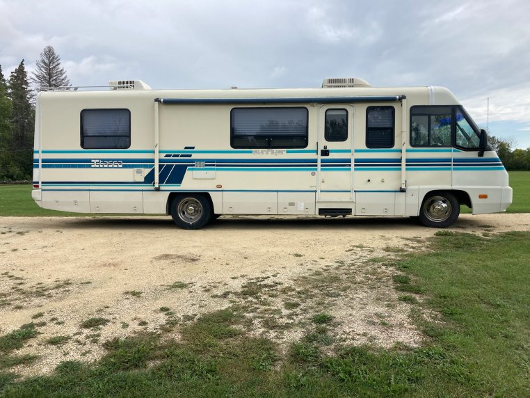 92 Itasca Sunflyer 32RQ tuned, updated and ready to go in 2023! It will definitely go beyond its first 50,000 miles this year.